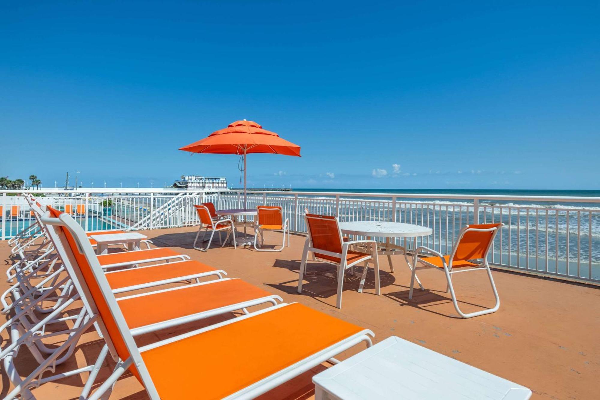 Comfort Inn & Suites Daytona Beach Oceanfront Exterior foto